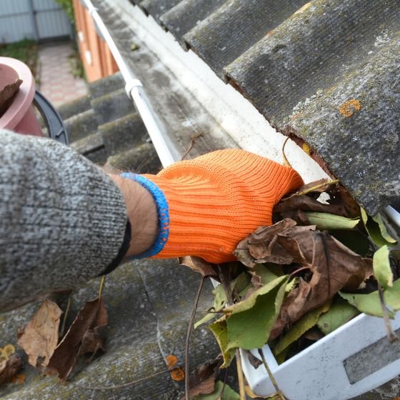 Mantenimiento canalones pluviales girona